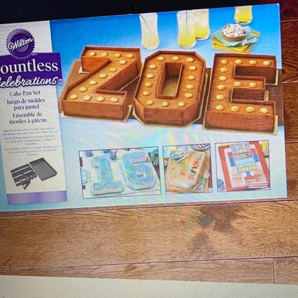 Wilton Countless Celebrations Cake Pan Set - Brown